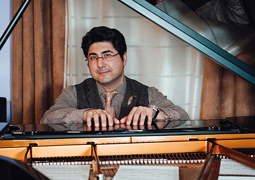 Albert Mamriev